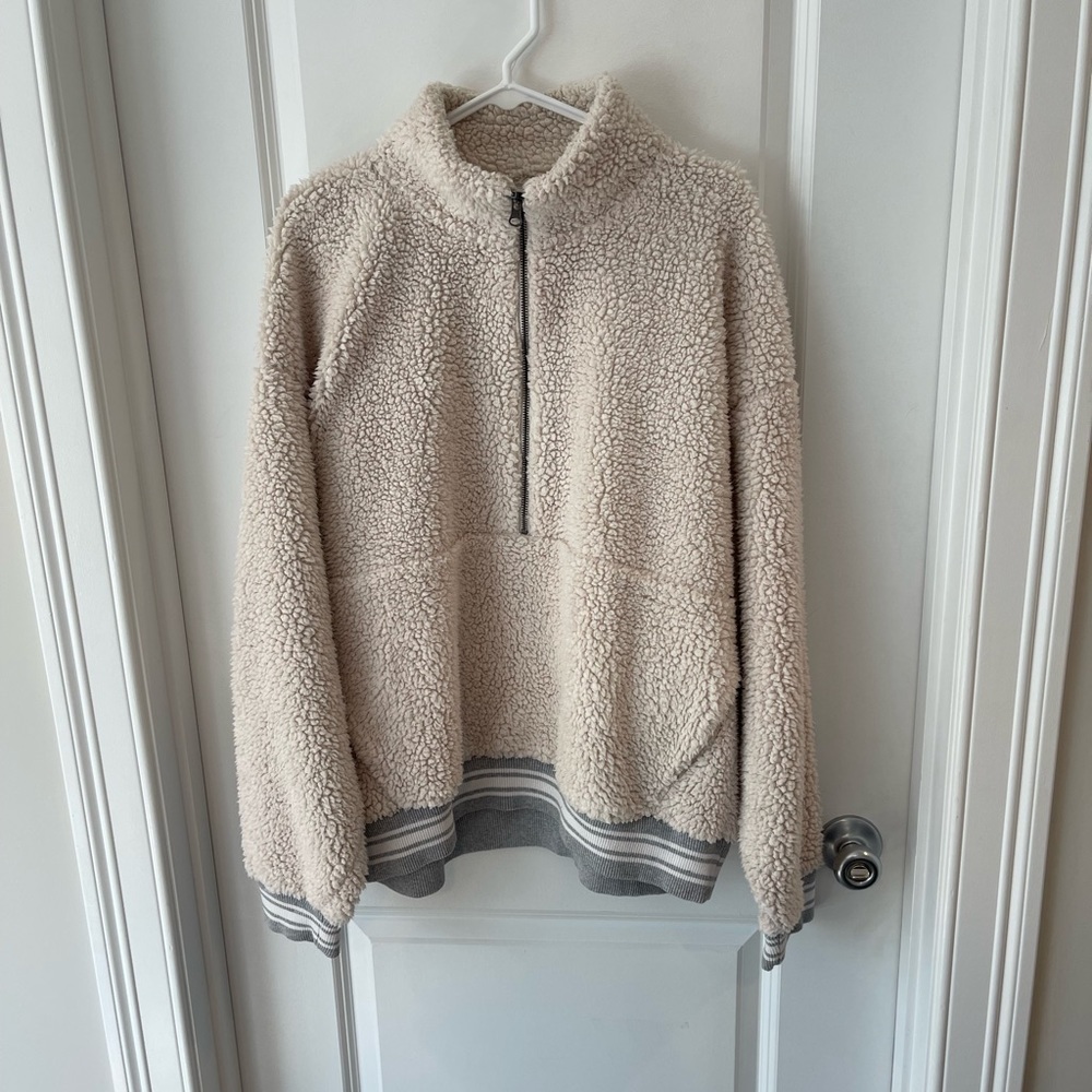 american eagle white sherpa quarter zip in a women’s size xxl